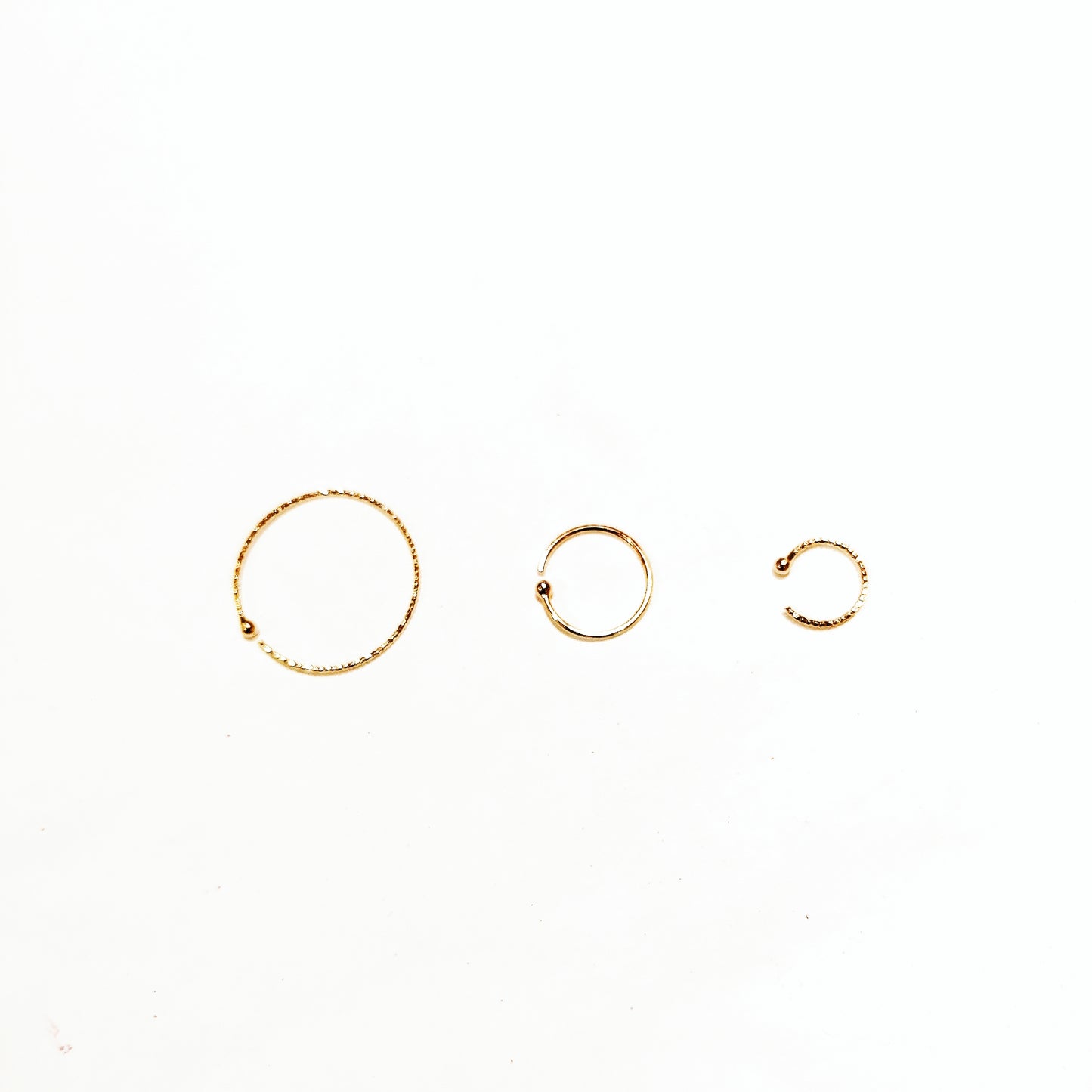 Anneaux d'oreilles / piercing circle ciselé grand